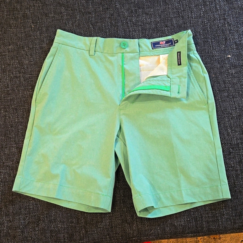 Vineyard vines men green shorts